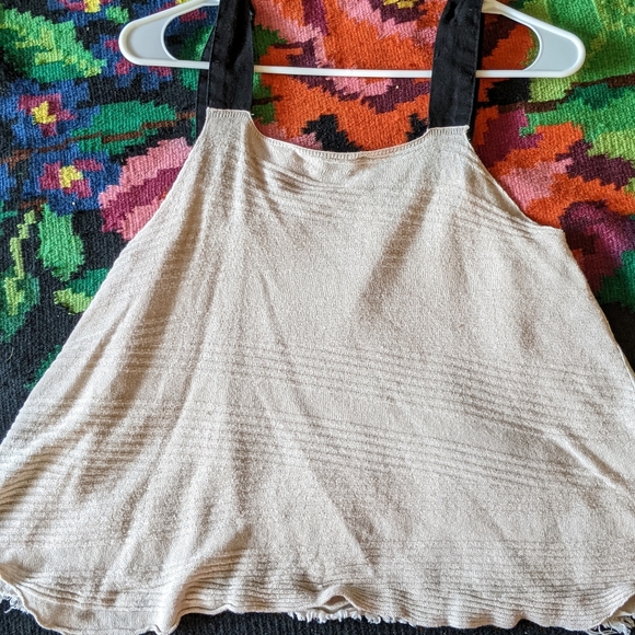 Cute tan top (Size S) - Picture 3 of 3